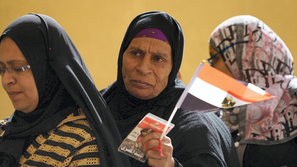 "المرأة في الانتخابات المصرية".. كيف استخدمتها الصحف في أخر أيام الدعاية للمرشحين؟