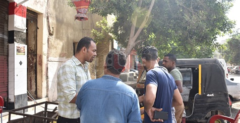 المعايرة بالشرف وراء أبشع جريمة قتل في عين شمس.. سمكرى يطعن «أحمد عفشة» 11 طعنة في جلسة «الدومينو».. الجيران: المتهم اعتاد سب الضحية بكلمة: «شوف مراتك خانتك مع مين» (فيديو وصور)