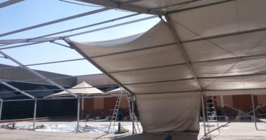 صور.. الانتهاء من الخيمة المكيفة بصالة المطار استعدادا لعودة الحجاج