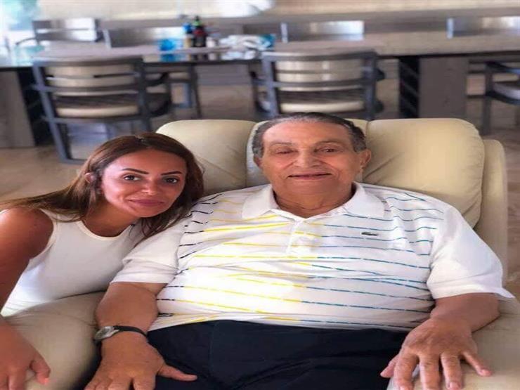 أول رد من صاحبة الصورة المثيرة للجدل مع مبارك