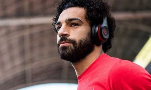 بالصور.. بعد أزمته مع اتحاد الكرة محمد صلاح يستجم بالساحل الشمالي