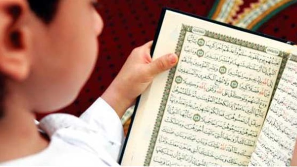 فيديو.. "مشرد" يتلو القرآن ويبرع في الدعاء ويثير الإعجاب على الفيسبوك