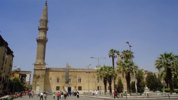 "الأوقاف" تكشف حقيقة غلق مسجد الحسين