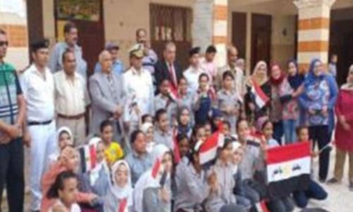 ضباط الشرطة يسددون المصروفات الدراسية لغير القادرين