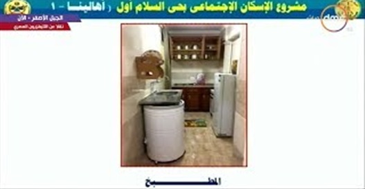 السيسي يسخر من غسالات إسكان حي السلام الأول الاجتماعي (فيديو)