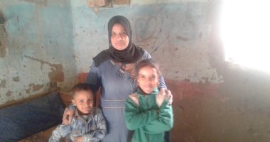 فيديو وصور.. مطلقة تحتاج معاشا وتناشد محافظ سوهاج إلحاق ابنتها بالمدرسة