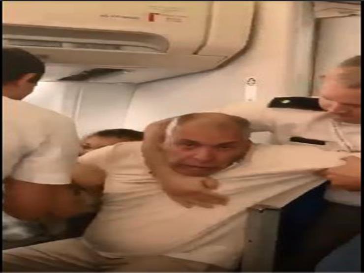 "ذعر وصراخ وحالات إغماء".. تفاصيل الاعتداء على راكب مصري داخل طائرة رومانيا