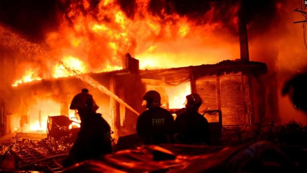 "مصنع خراطيم ومخزن بويات"..الحماية المدنية تنجح في السيطرة على حريق شبرامنت