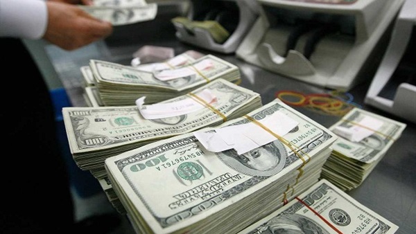 "المالية" تعلن إلغاء التعامل بـ "الدولار الجمركي"