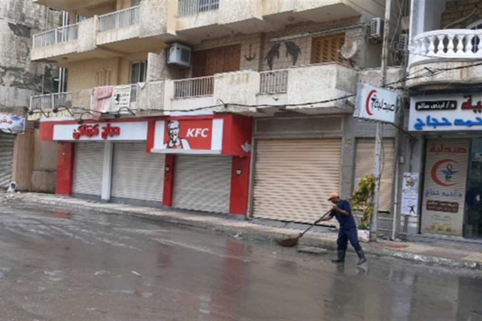 رفع درجة الاستعداد لمواجهة النوّات بالإسكندرية.. وكسح تجمعات الأمطار (صور)