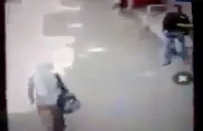 بعد التعدي عليها.. القبض على الشاب المتحرش بفتاة في الزاوية الحمراء | فيديو