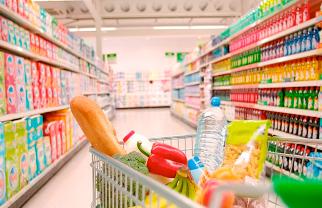 خبراء يكشفون أسباب تراجع أسعار بعض المنتجات الغذائية