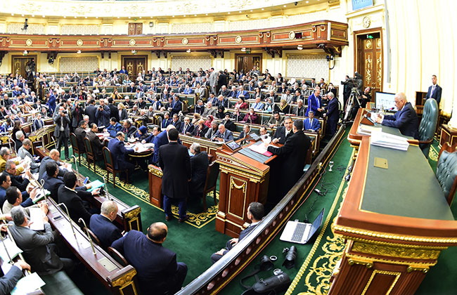 أول تحرك من البرلمان ضد بيع الكتب الجنسية بالقاهرة