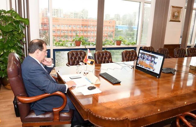 مصر تشارك في المؤتمر الوزاري لأوبك من خلال تقنية "الفيديو كونفرانس" |صور