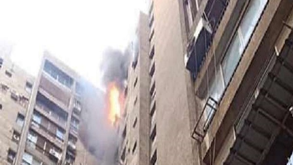 عاجل| "عمارات العبور تحترق".. 10 سيارات إطفاء وإخلاء 5 طوابق