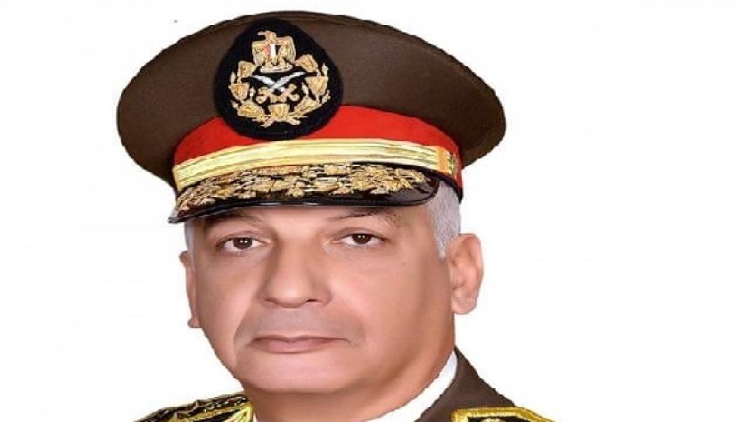 وزير الدفاع يتفقد اصطفاف قوات المظلات: أحد أركان قدرتنا العسكرية