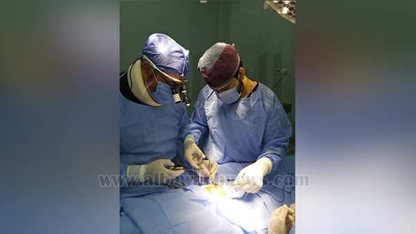 مستشفى المنيرة العام تنجح في جراحة نادرة لطفل عمره "يوم"