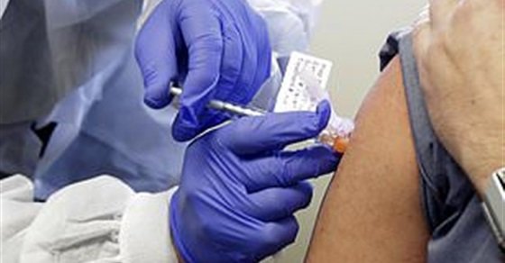 دراسة: الإصابة بـ كورونا أو تلقي اللقاح يحصنان ضد الفيروس