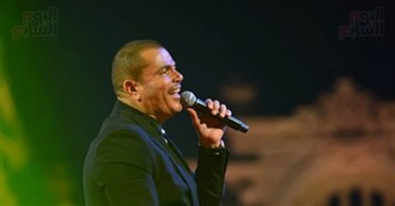 عمرو دياب يغني لـ برج الحوت في حفله بـ قصر عابدين.. فيديو