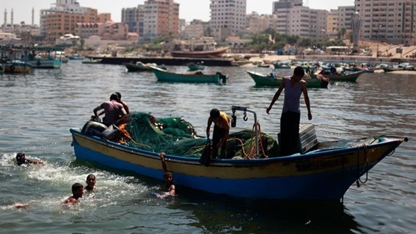 الخارجية: نتابع موقف 17 صيادا مصريا تم توقيفهم في تونس