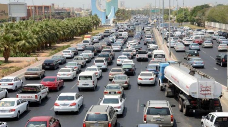 قانون المرور الجديد: 1500 جنيه غرامة في حالة انبعاث رائحة كريهة من السيارة