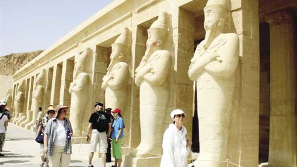 «السياحة» تدعو مشاهير المدونين للترويج لـ«شتي في مصر»