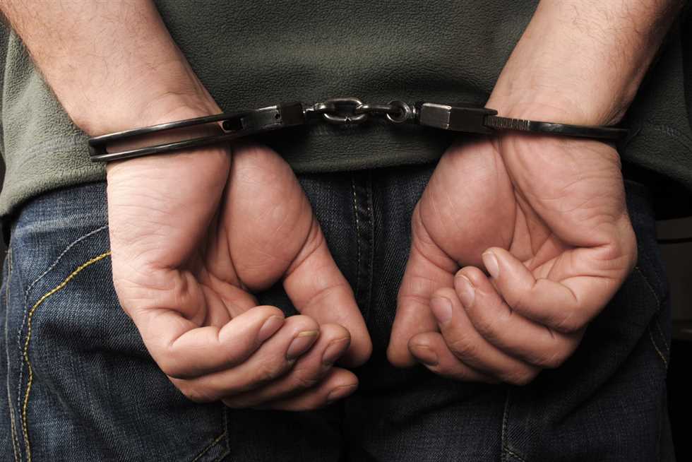 ضبط 4 عاطلين بتهمة ترويج المخدرات في شبرا وطوخ