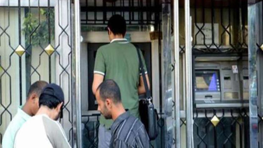 «لازم تعرف».. حقيقة فرض غرامة 50 جنيه عند السحب من الـATM بدون كمامة
