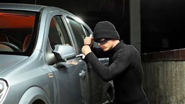 ضبط عاطل تخصص فى السرقة من السيارات بأسلوب "كسر الزجاج " بحدائق القبة