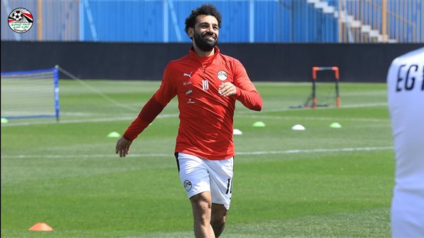 محمد صلاح يفكر في الاعتزال الدولي بعد ضياع حلم التأهل للمونديال