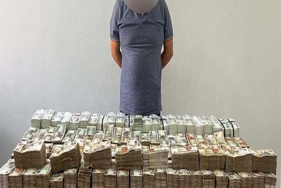 ضبط مدير خزانة أحد البنوك بتهمة الاتجار في العملة وبحوزته 9 ملايين جنيه