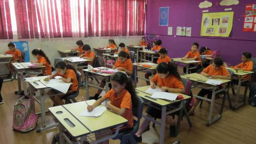 «التعليم» تمنع عقد امتحانات الفصل الدراسي الأول قبل 9 يناير
