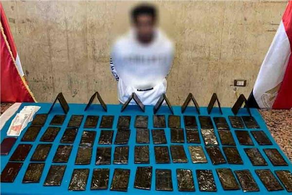 القبض على 6 عاطلين بحوزتهم 17 كيلو مخدرات في القاهرة 