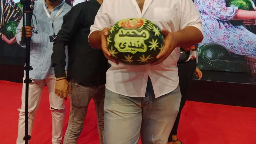 بطيخة باسم محمد هنيدي في العرض الخاص لفيلم مرعي البريمو