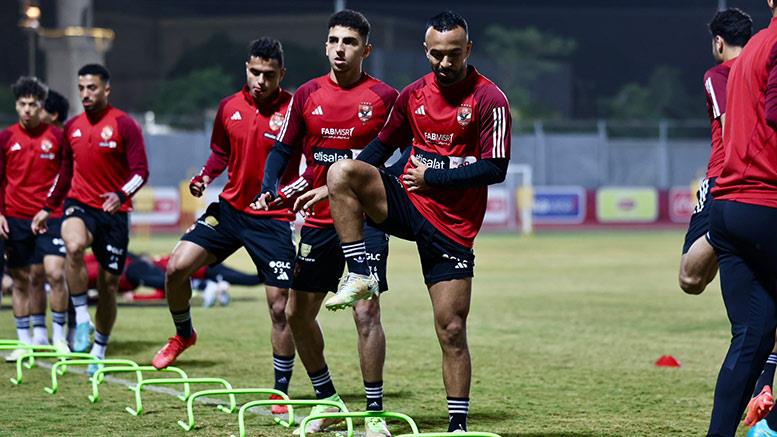 "استبعاد 11 لاعبا من قائمة الأهلي لمواجهة بلدية المحلة".. مصراوي يكشف السبب