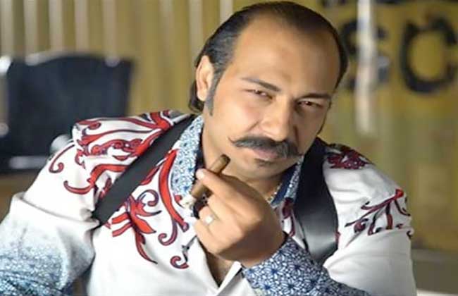 محمد ثروت يستعرض قوة مصر العسكرية.. ويُعلق: "دي فرقة واحدة بس"