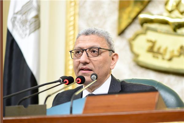 وزير الشئون النيابية: برنامج الحكومة يتضمن تحقيق التنمية وتحسين الخدمات