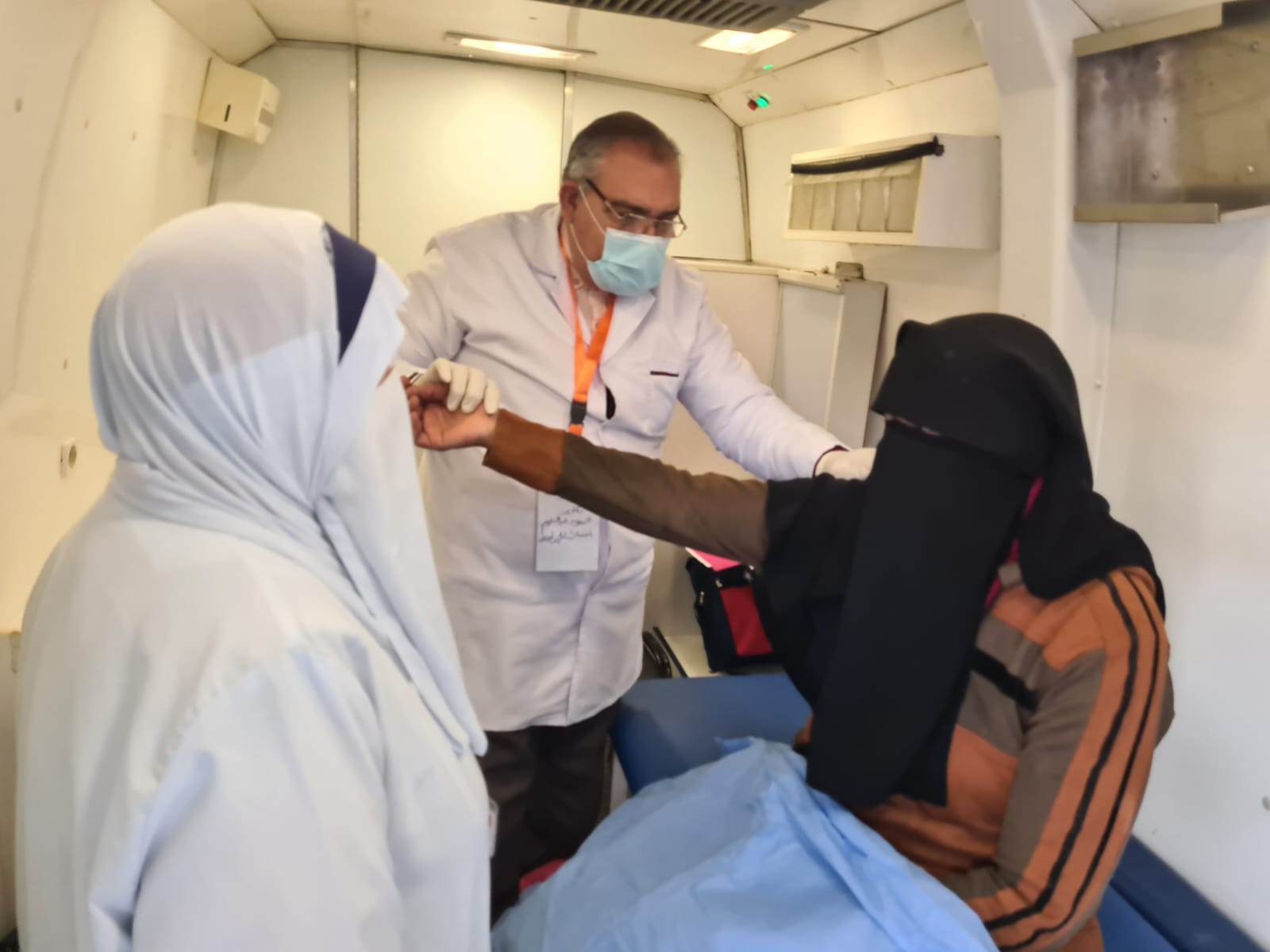 الكشف على 1320 مريضًا في قافلة طبية إلى مركز أبو المطامير بالبحيرة  |صور