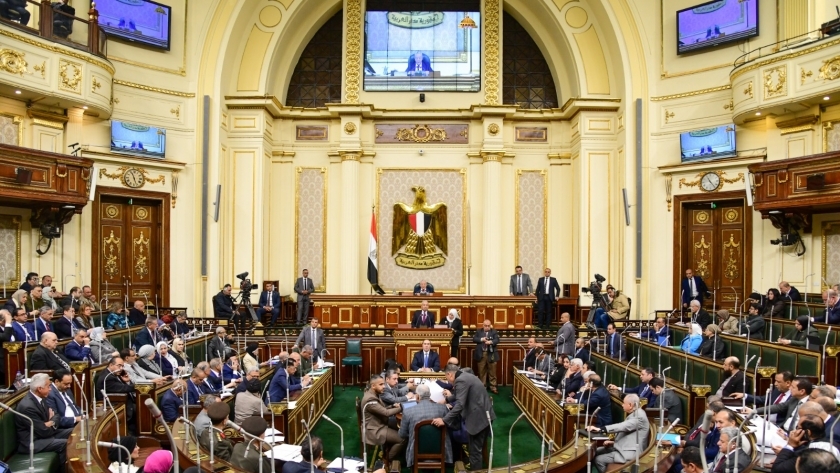 طلب برلماني بتحميل «الكهرباء» قيمة تغيير العدادات من عادية إلى مسبقة الدفع