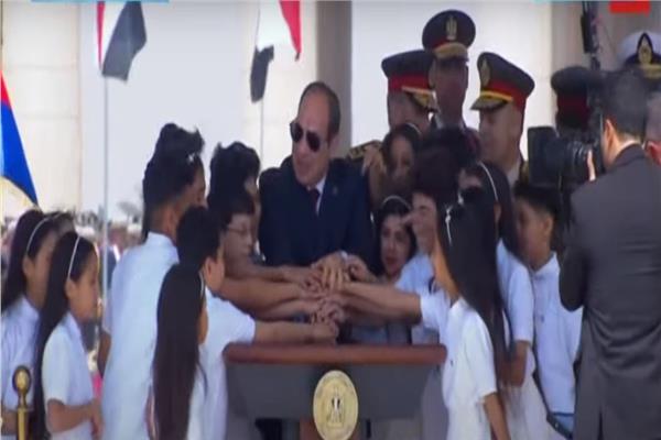 بعد رفع الرئيس السيسي علم مصر.. كل ما تريد معرفته عن أعلى ساري في العالم