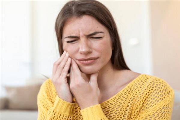 وداعًا للمسكنات.. علاجات منزلية بسيطة للتخلص من آلام الأسنان بسرعة