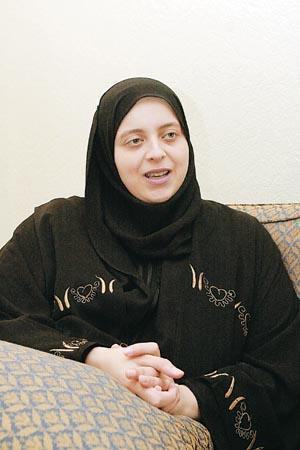 "تقعد في بيتها وتلم نفسها".. شيرين رضا تهاجم فنانة شهيرة