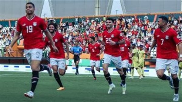 انفعالي وقراراته خاطئة.. فرج عامر يحذر من حكم مباراة مصر وغانا