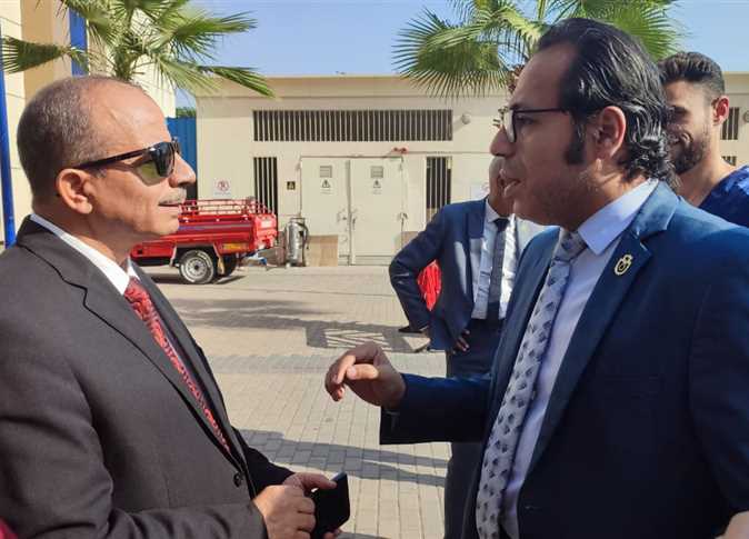 وكيل تعليم الأقصر يطمئن على سلامة الطالبات المُشتبه إصابتهن بعد «تطعيمات الكرنك»