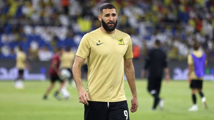 بنزيما يقرر مقاضاة وزير فرنسي