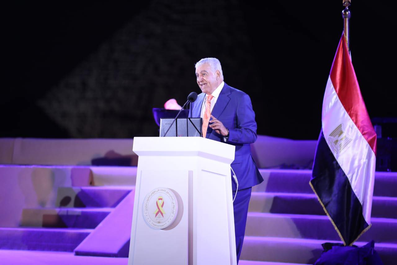 زاهي حواس يعلن تضامنه مع أهل غزة