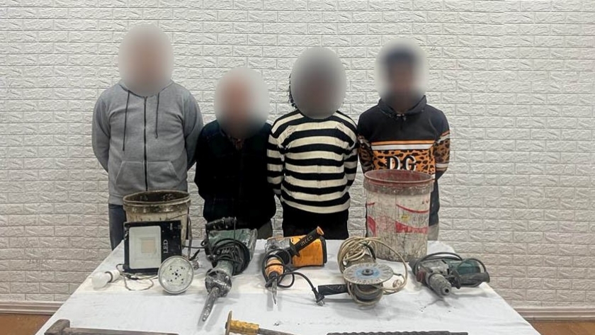 ضبط 4 أشخاص لقيامهم بالحفر والتنقيب عن الآثار داخل عقار في القاهرة