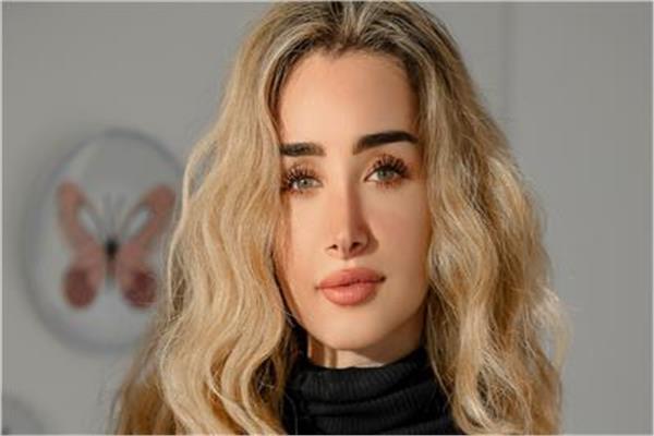 بعد انفصالها.. هنا الزاهد تتعلم لغة الإشارة