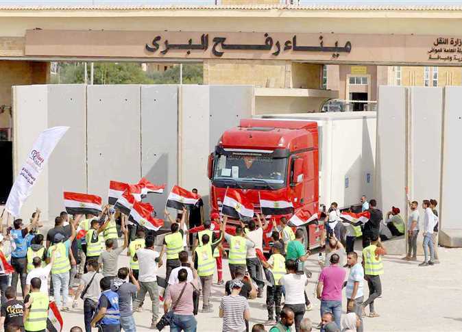 وصول 15 شاحنة من بيت الزكاة والصدقات المصري إلي رفح