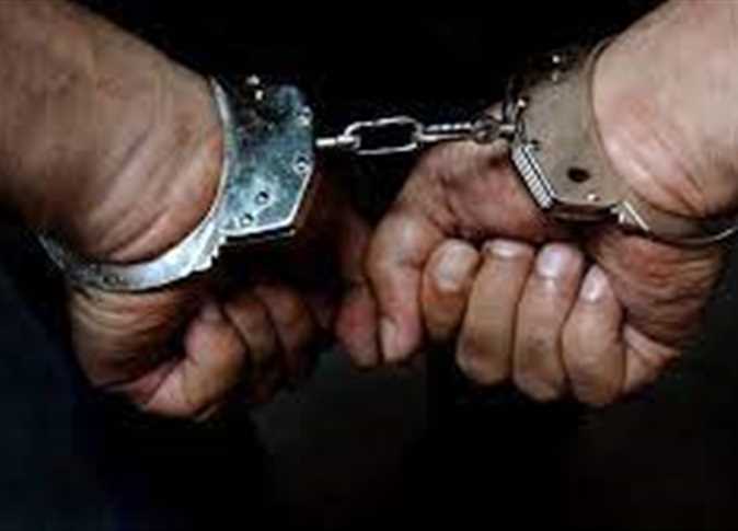 حبس عاطلين بحوزتهما أسلحة نارية وذخيرة في شبين القناطر